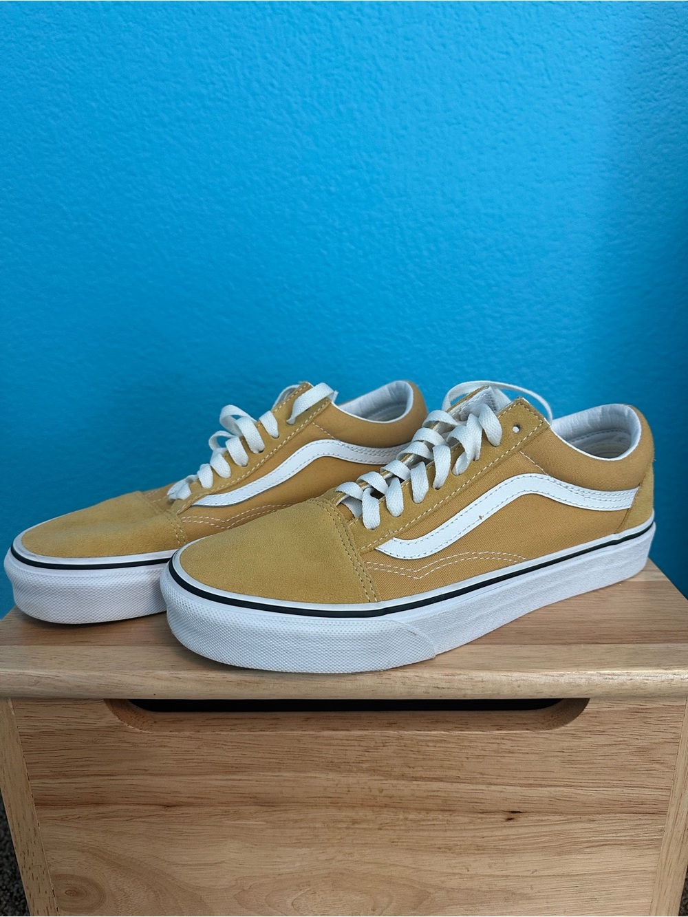Classic Low-TopYellow Vans